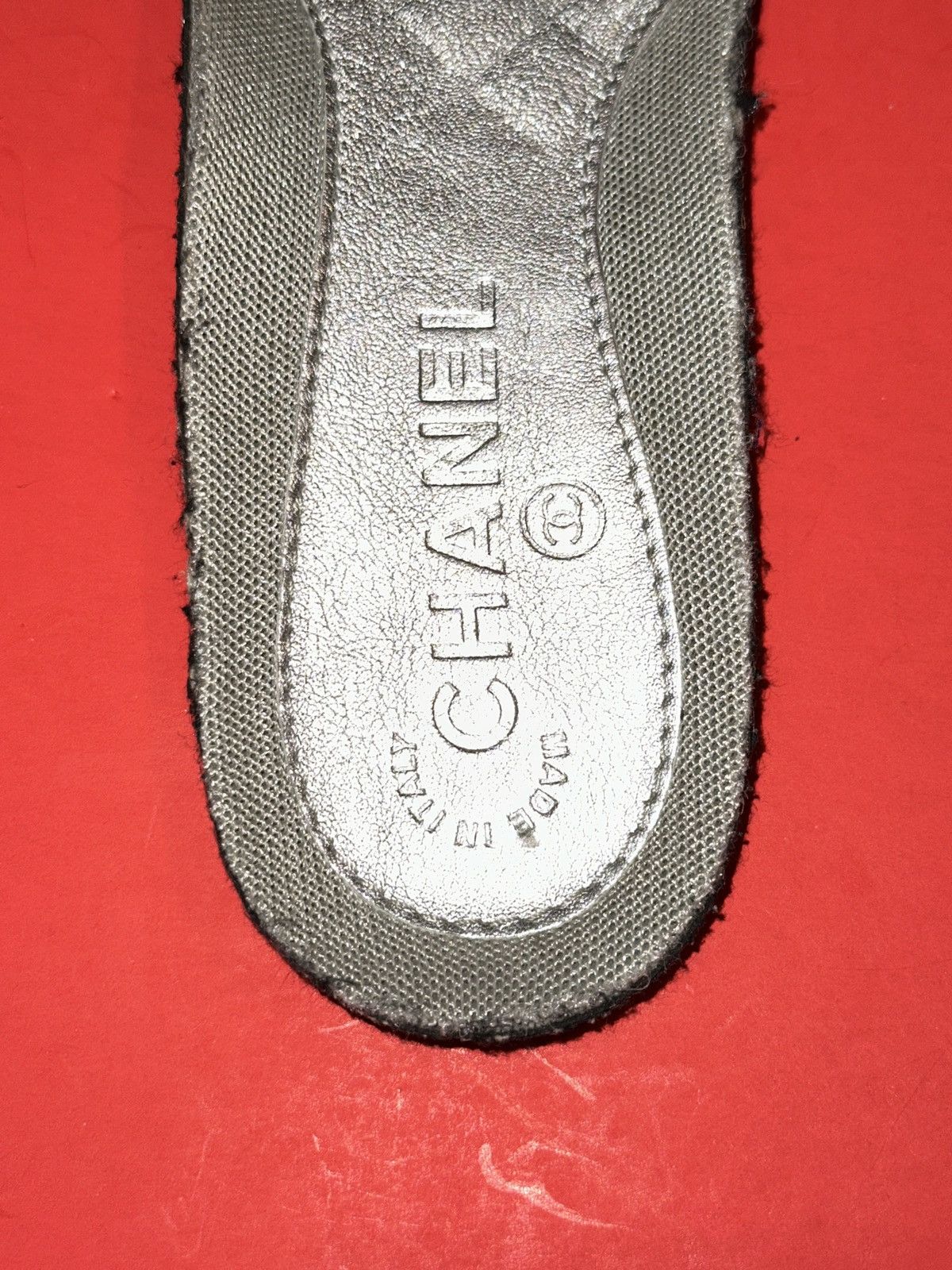Chanel Chanel Silver Texture Leather CC Low Top Sneakers READ FLAWS Size US 8 / IT 38 - 13 Thumbnail
