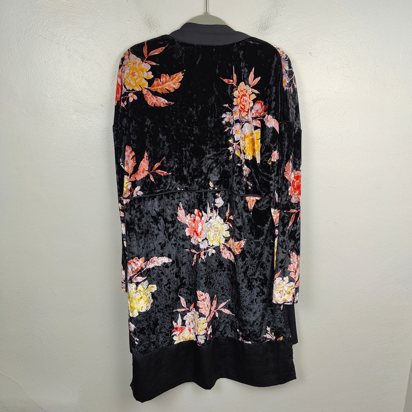 Urban Outfitters Urban Outfitters Out From Under Crushed Velvet Kimono M L Size L / US 10 / IT 46 - 4 Thumbnail
