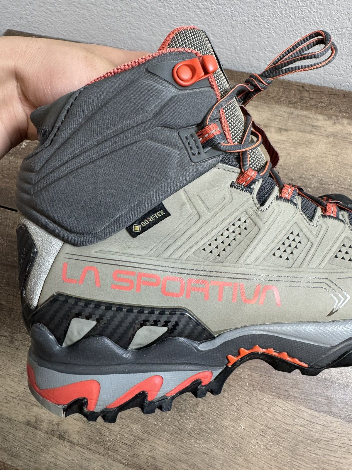 La Sportiva La Sportiva Ultra Raptor II Mid GTX Size Women’s 9 Wide Size US 9 / IT 39 - 7 Thumbnail