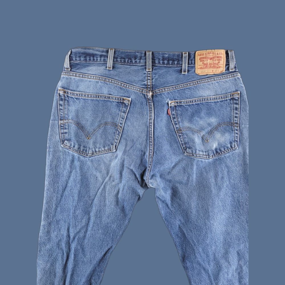 Levi's Levis Jeans Mens 36x30 Blue 505 Straight Fit Distressed Medium Wash Jeans Regular Distressed Men's Jeans 505 Straight blue 36x30 Size US 36 / EU 52 - 1 Thumbnail