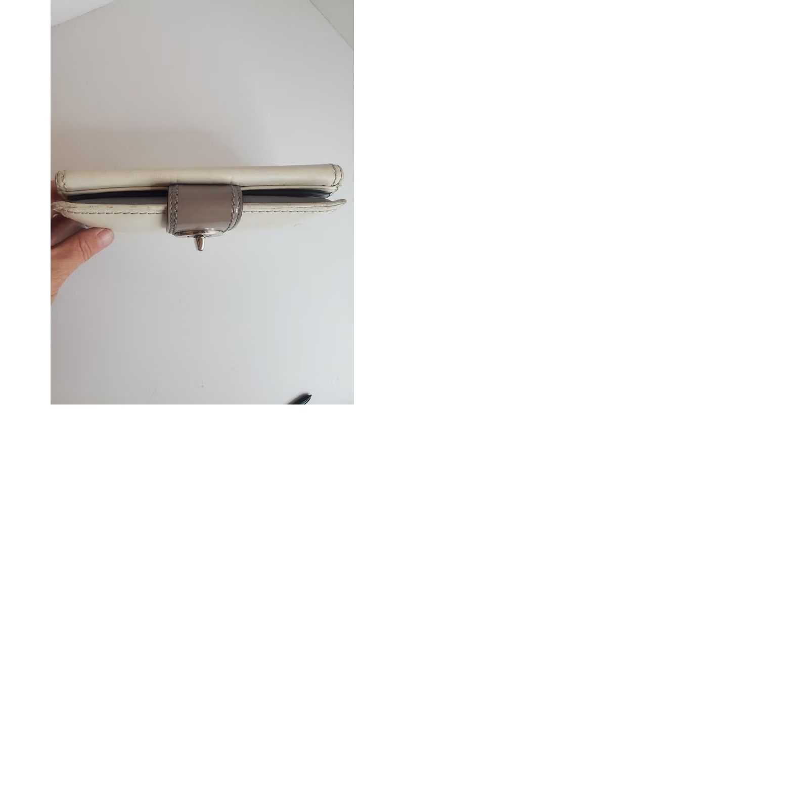 Coach VINTAGE Coach White Leather Bifold Wallet Checkbook Holder Turnlock Womens M Size ONE SIZE - 10 Thumbnail