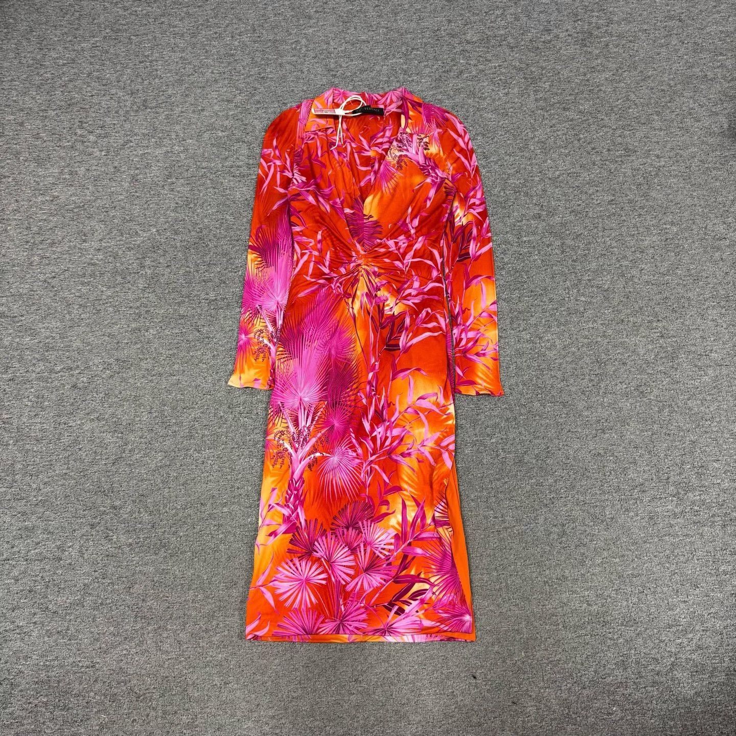 Versace Versace Wild Rose Runway Dress Size M / US 6-8 / IT 42-44 - 1 Thumbnail