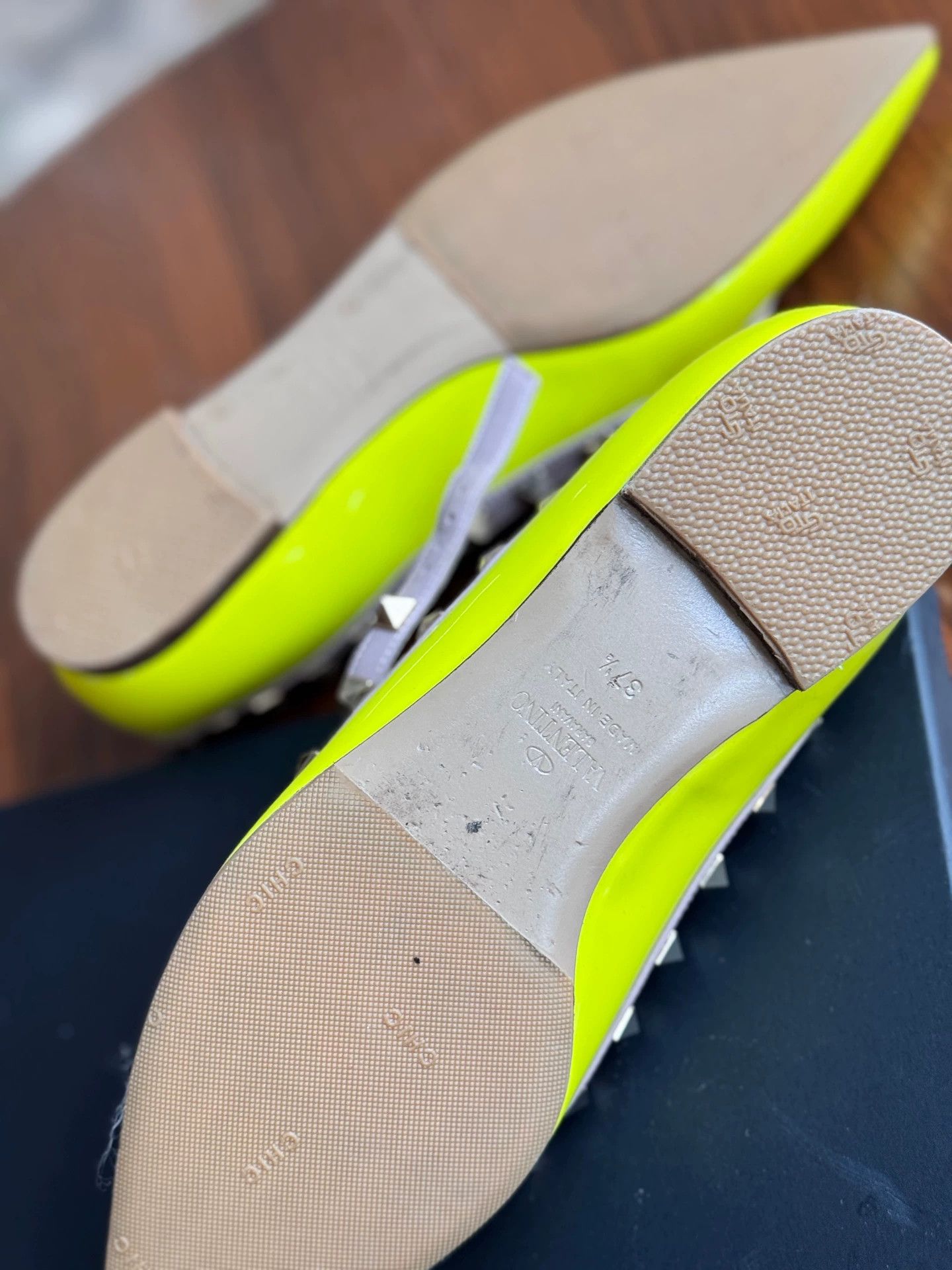 Valentino Valentino 98 New low-top studded yellow EUR 37.5 Size US 6.5 / IT 36.5 - 9 Thumbnail