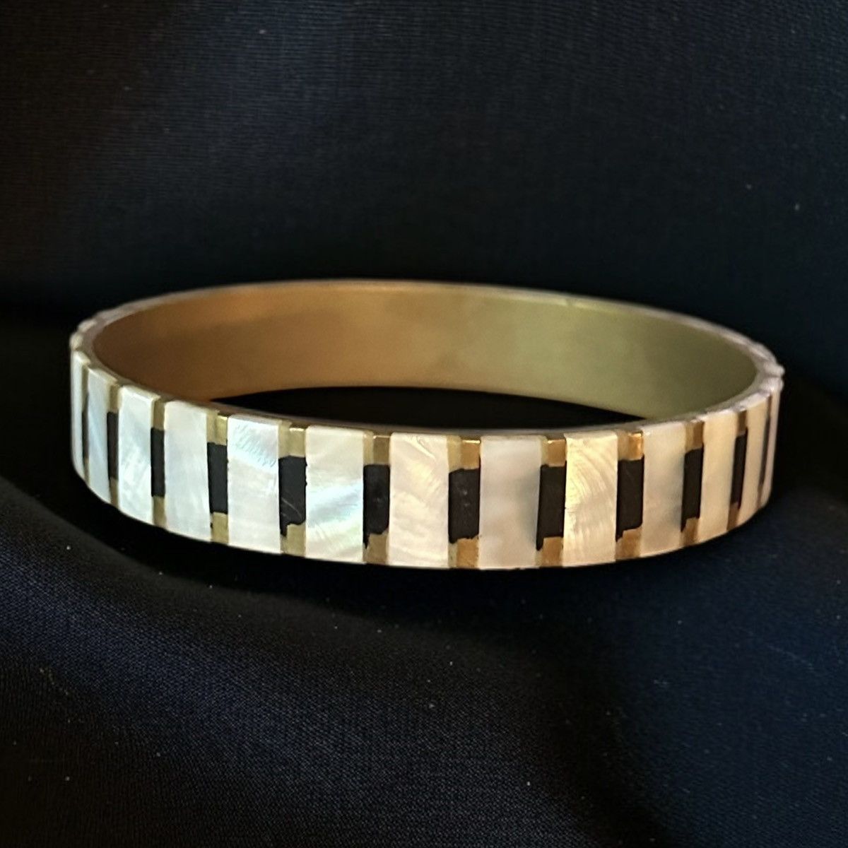 Vintage Vintage brass Mother of Pearl inlay bangle bracelet Size ONE SIZE - 1 Thumbnail