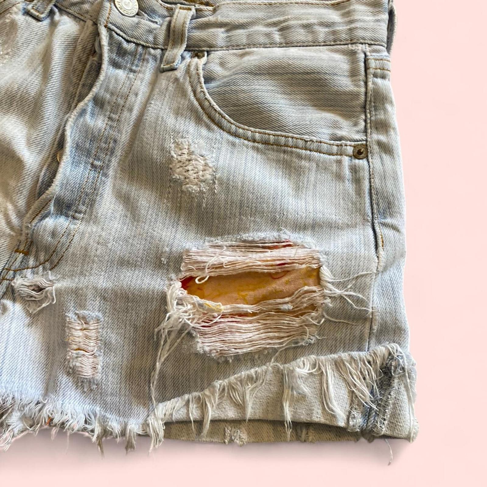 Levi's Vintage Levi’s distressed denim shorts with floral pattern Size 42" / US 20 - 4 Thumbnail