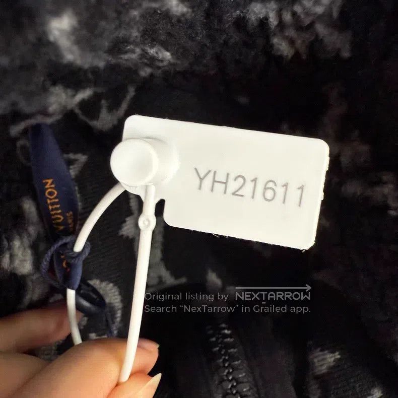 Louis Vuitton Louis Vuitton Black full logo lambswool jacket Size US M / EU 48-50 / 2 - 8 Thumbnail