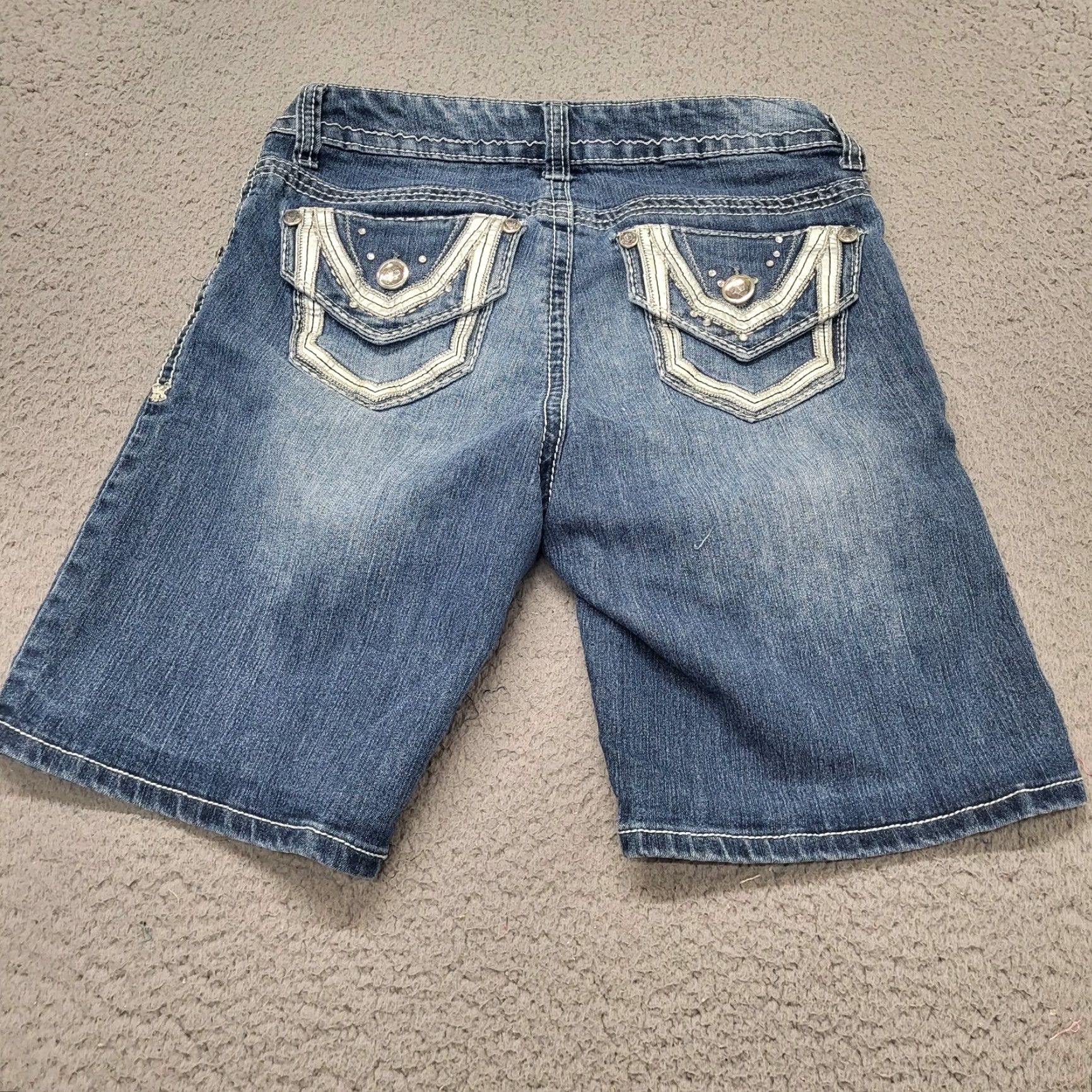 Southpole SouthPole Shorts Bermuda Women Size 9 Blue Denim Stretch Embroidered Whiskered, 5-Pocket, Zip, Casual Modern Size 30" / US 8 / IT 44 - 2 Thumbnail