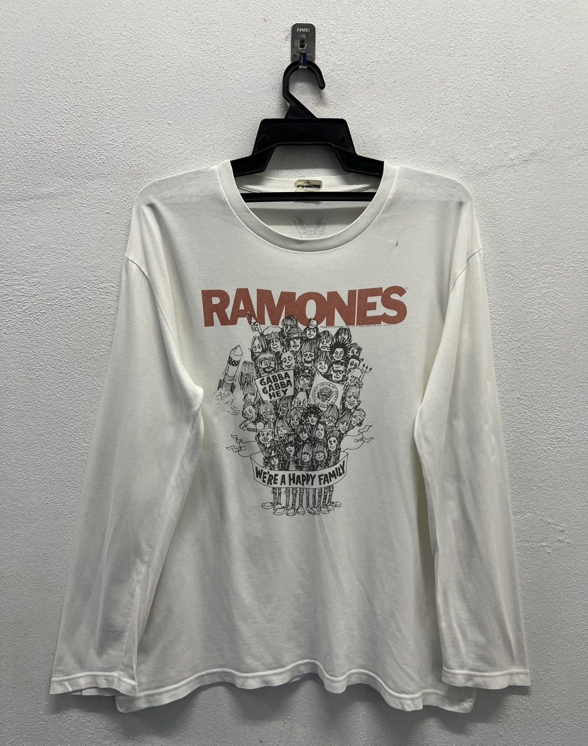 Band Tees VINTAG BAND RAMONES WE’RE A HAPPY FAMILY SHIRT Size US L / EU 52-54 / 3 - 1 Thumbnail