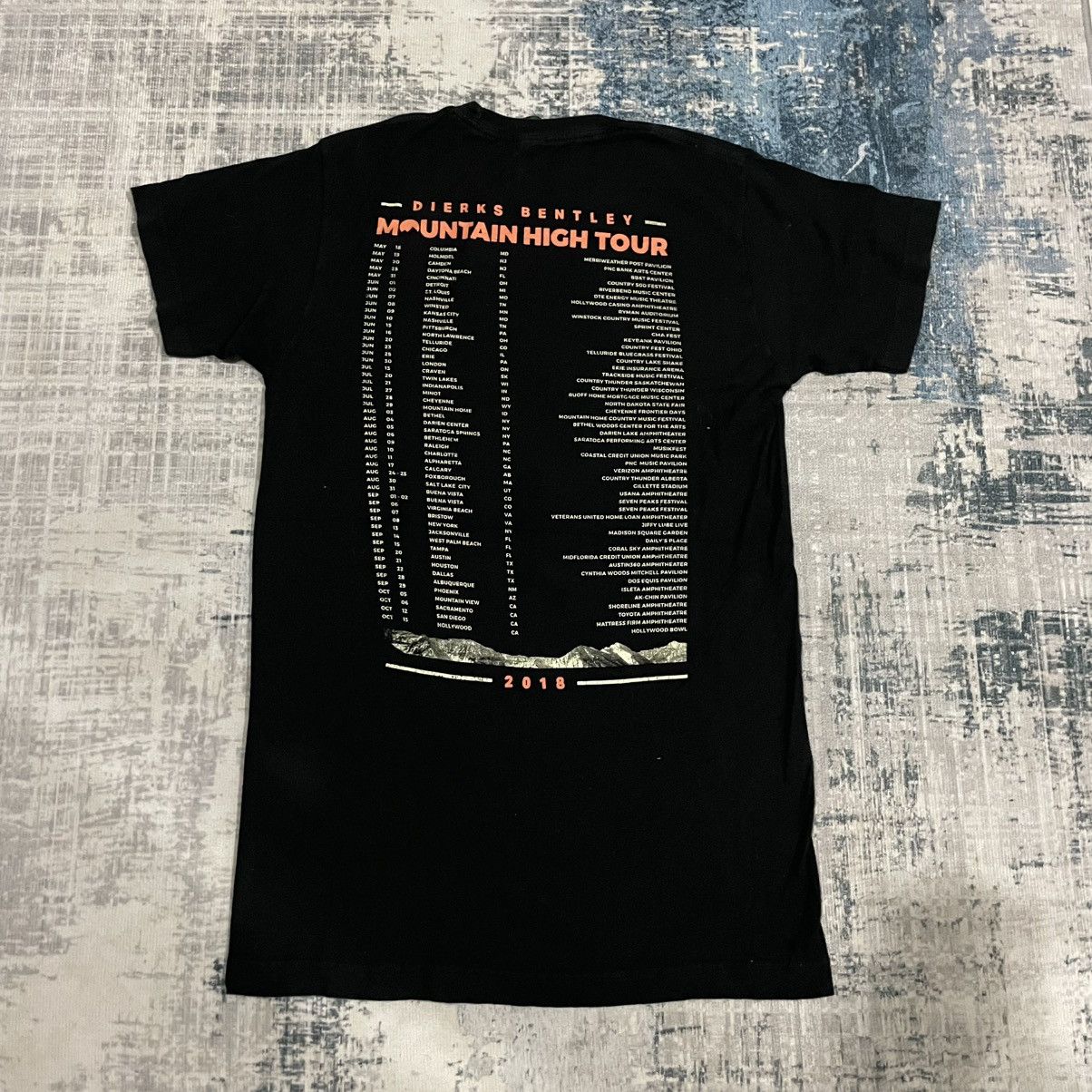 Vintage Dierks Bentley 2018 Mountain High Tour Shirt Size US S / EU 44-46 / 1 - 2 Thumbnail