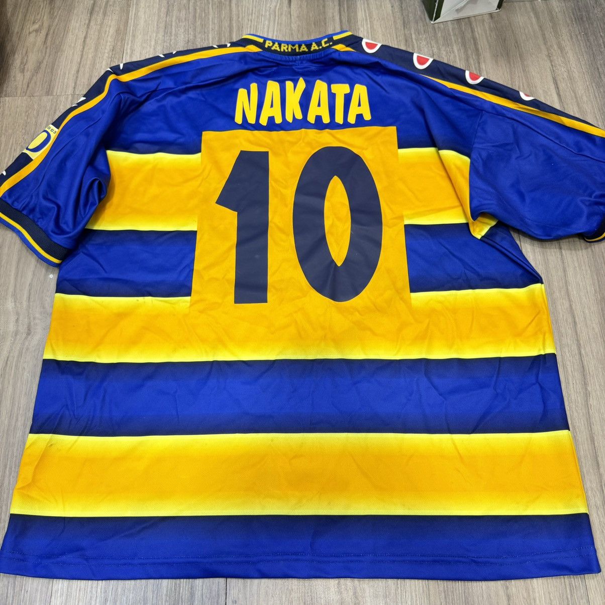 Champion Parma 02/03 home shirt #10 Nakata Size US L / EU 52-54 / 3 - 2 Thumbnail