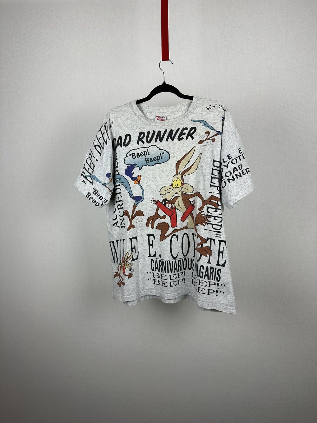 Disney Vintage Wile E Coyote chasing roadrunner t-shirt Size US L / EU 52-54 / 3 - 2 Thumbnail
