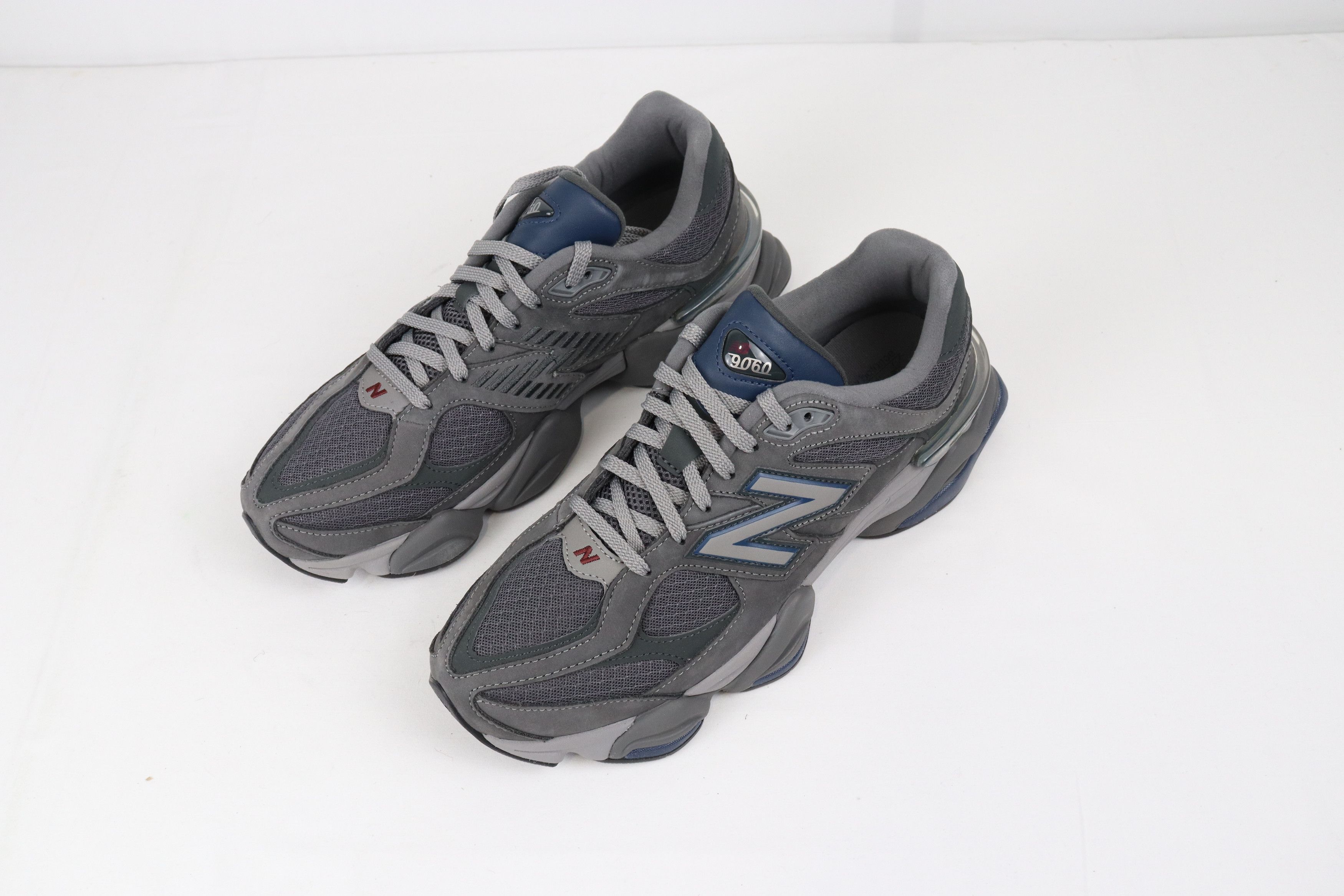 o1rshd 9060 Trainers in Grey Multicolor