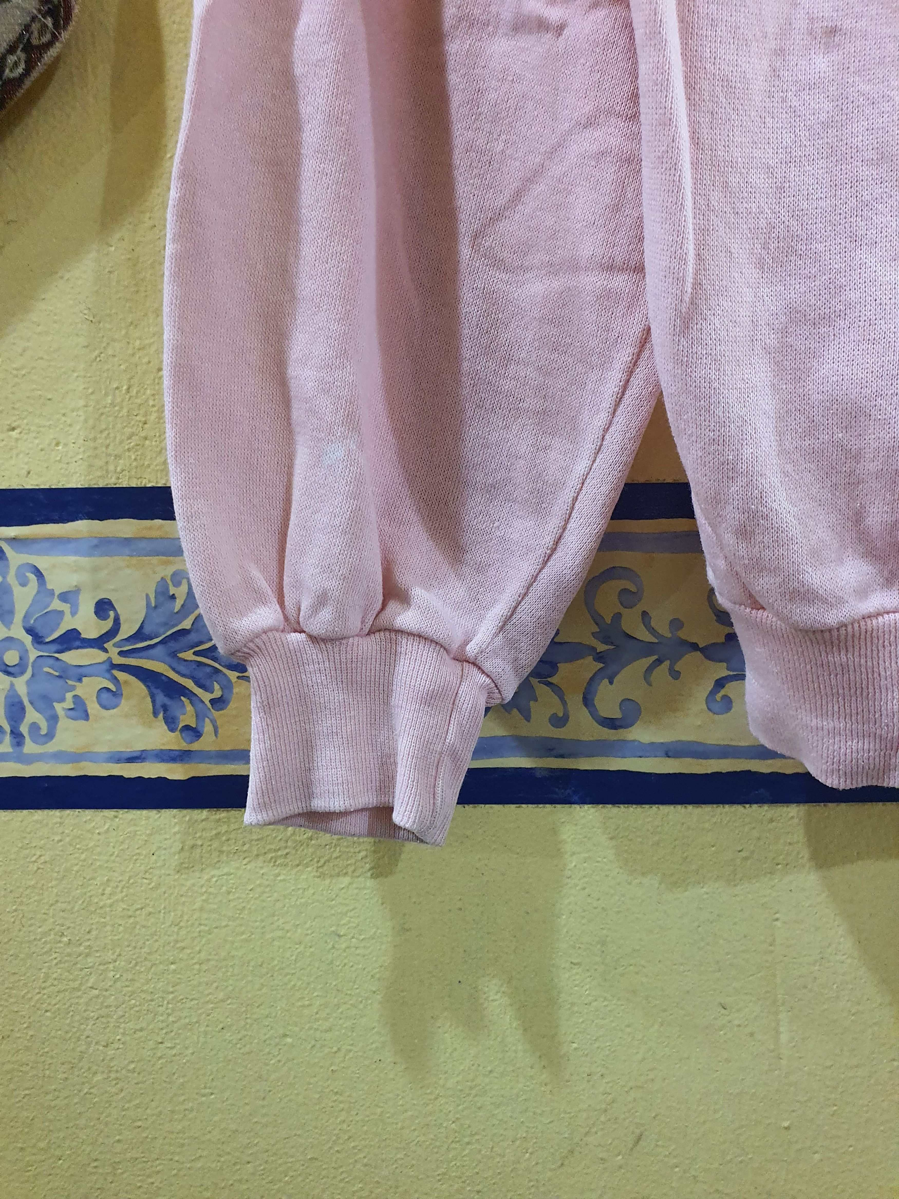 Sunray Sportswear vintage pink "The Tale of Peter Rabbit" graphic sweatshirt. Size US S / EU 44-46 / 1 - 7 Thumbnail
