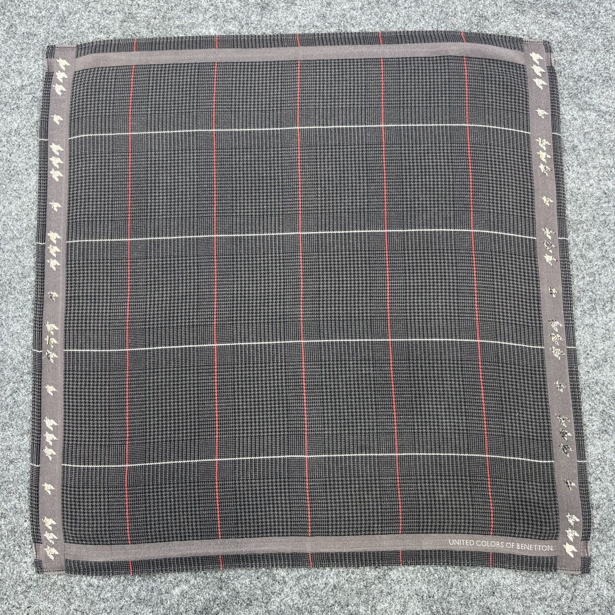 United Colors Of Benetton United Colors Of Benetton Handkerchief / Neckerchief B1517 Size ONE SIZE - 1 Thumbnail