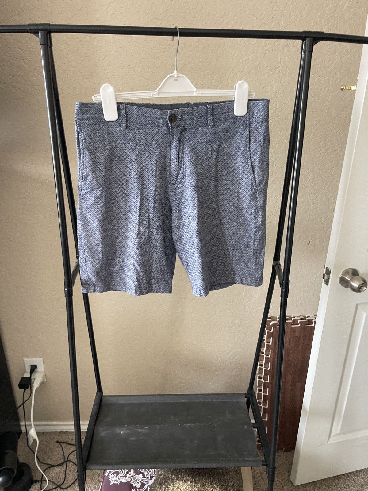 Club Monaco Maddox Fit Cotton/Linen blend shorts Size US 33 - 2 Thumbnail