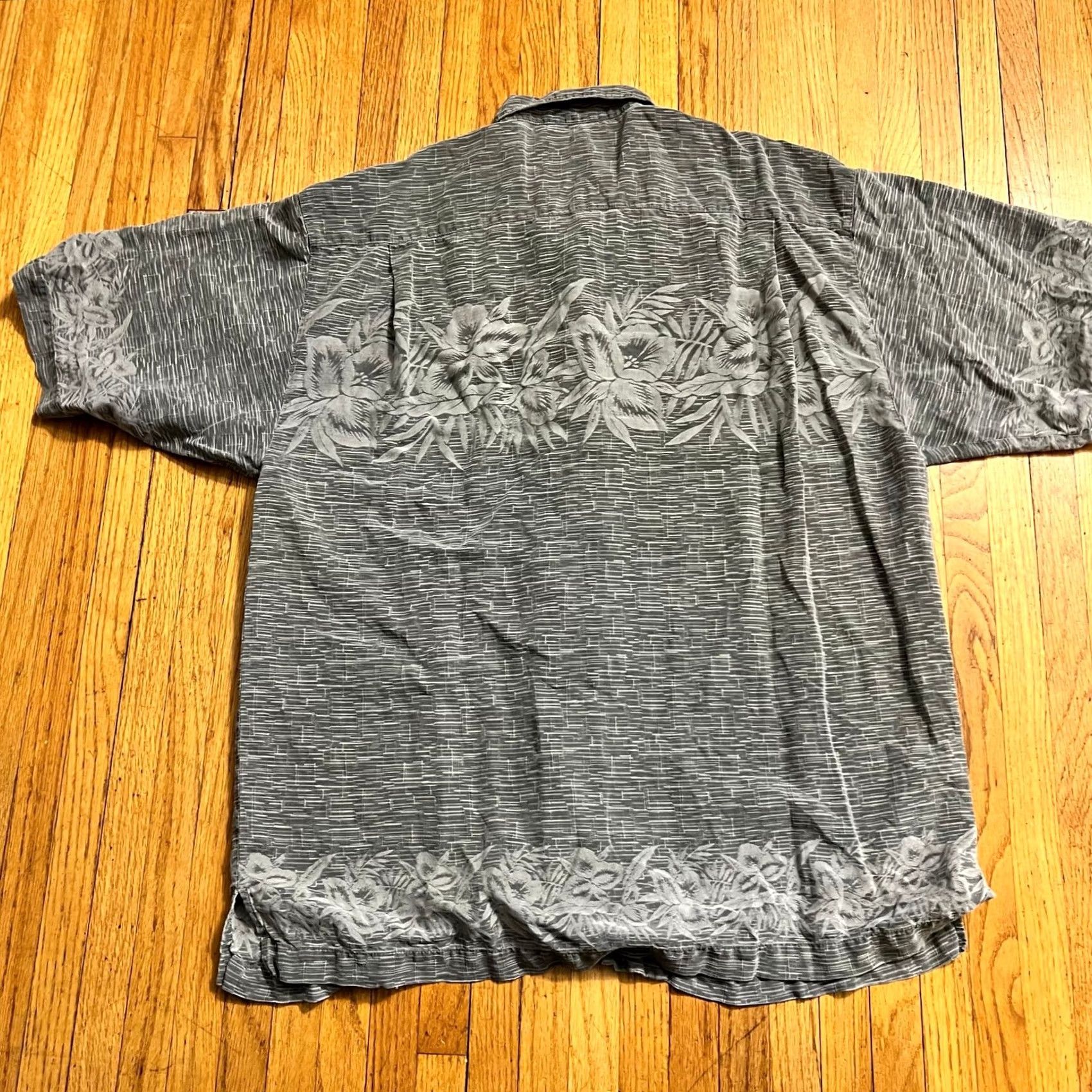 Tommy Bahama Tommy Bahama Shirt Mens Large Silk Hawaiian Gray Short Sleeve Button L Mens Size US L / EU 52-54 / 3 - 3 Thumbnail