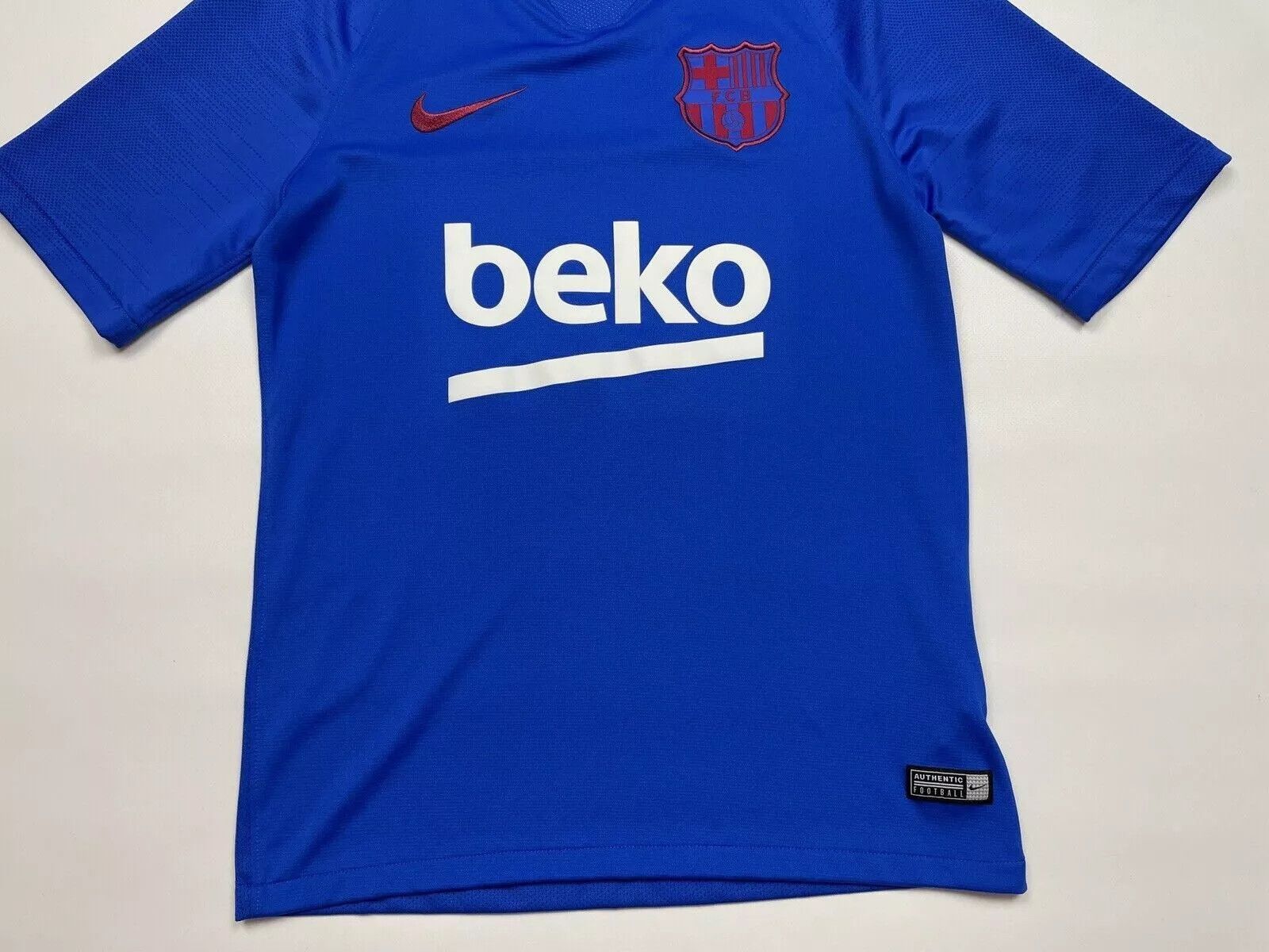Nike FC BARCELONA TRAINING JERSEY SHIRT SOCCER FOOTBALL Size US S / EU 44-46 / 1 - 3 Thumbnail