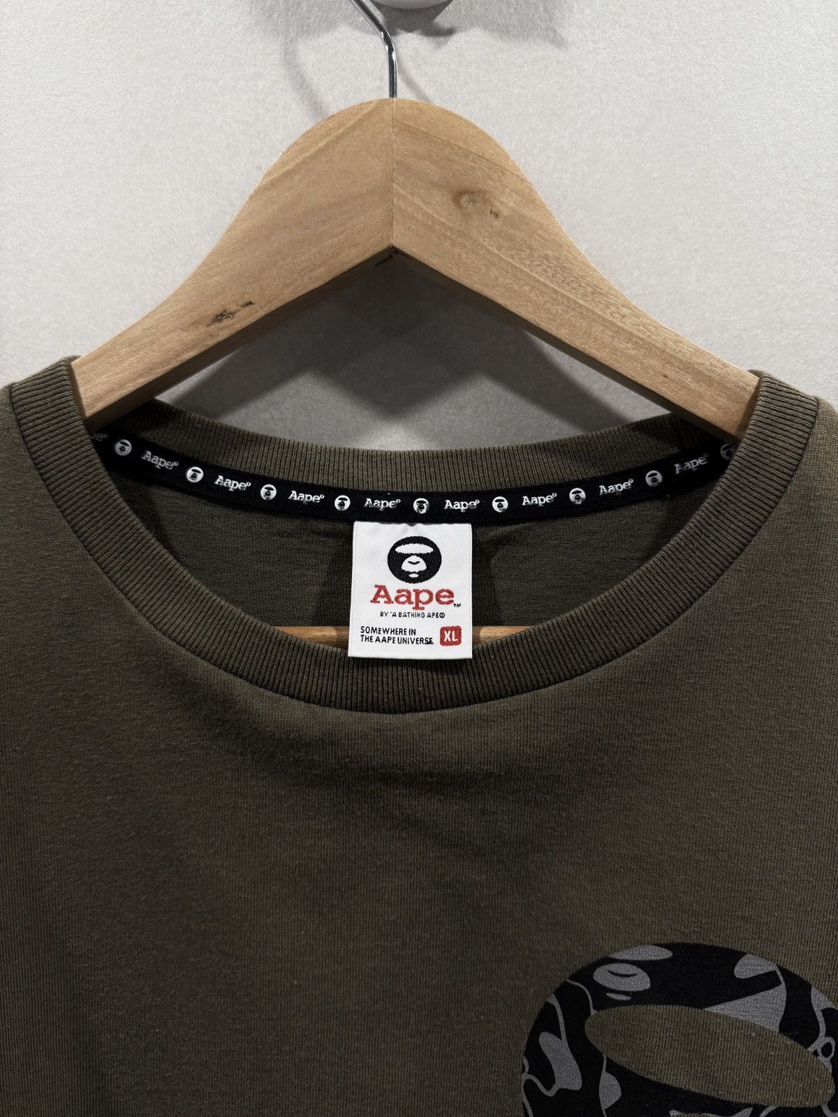 Aape AAPE UNIVERSE UNVS REFLECTIVE CAMO TEE OLIVE XL LOGO GRAPHIC Size US XL / EU 56 / 4 - 5 Thumbnail
