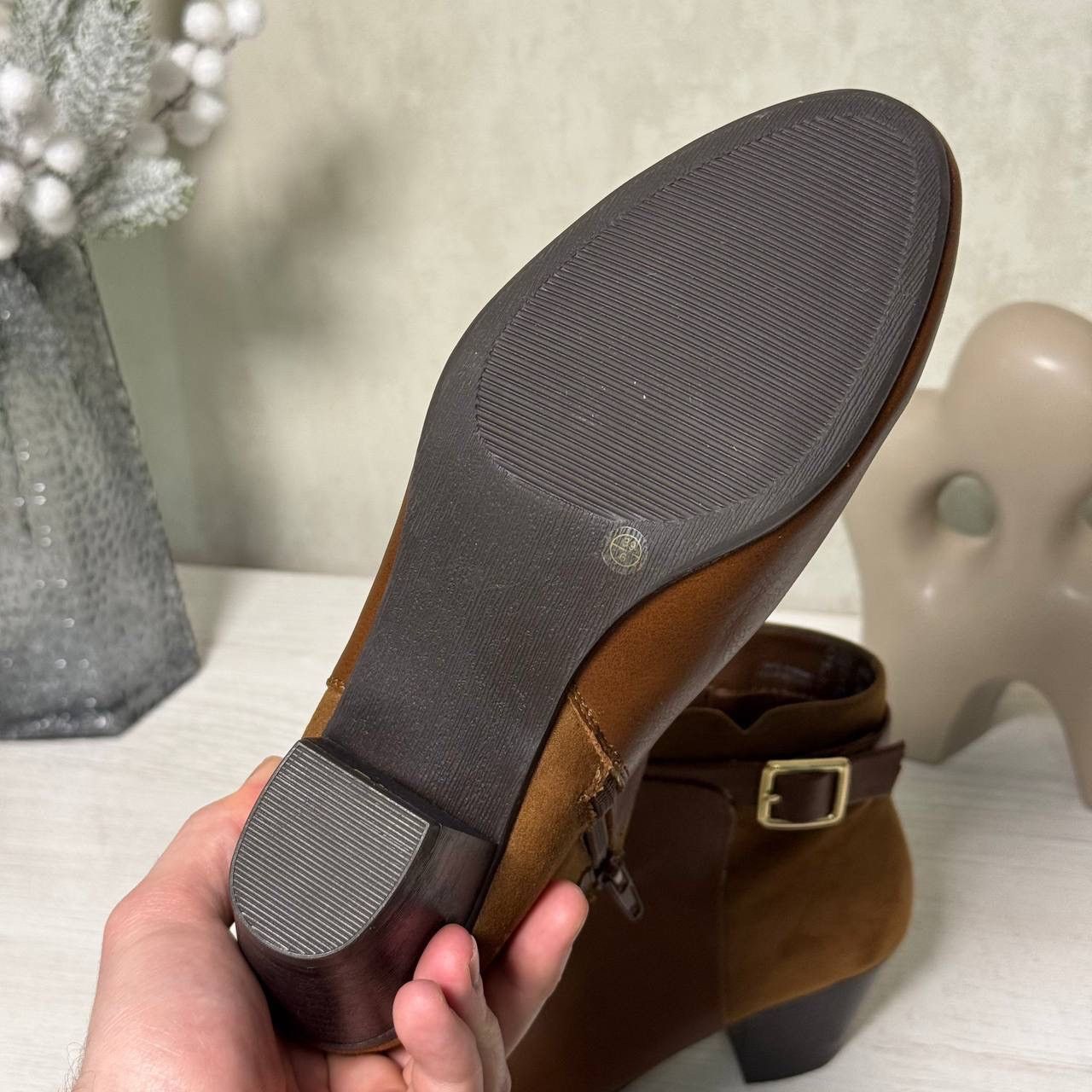 Sci-Fi Fantasy F&F brown suede boots with 6 cm heel, size 39 Size US 9 / IT 39 - 6 Thumbnail