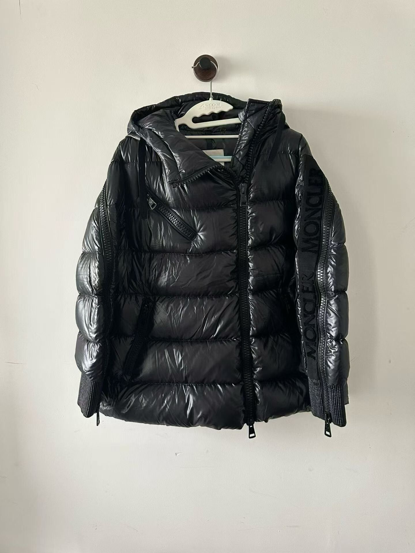 Moncler Moncler Liriope Down Jacket Size XS / US 0-2 / IT 36-38 - 1 Thumbnail