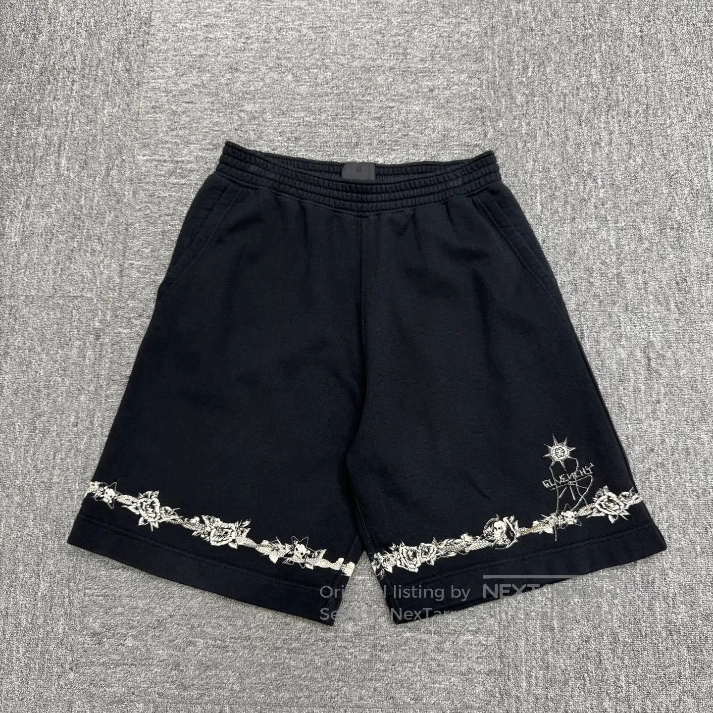 Givenchy Givenchy Chain Decor Print Shorts. Size US 36 / EU 52 - 1 Thumbnail
