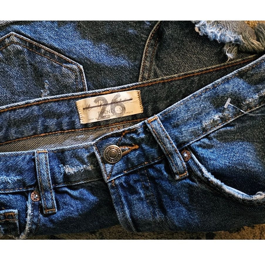 Free People New We the Free The Lasso Denim Shorts $78 Size 26 Raw Hem Size 26" / US 2 / IT 38 - 6 Thumbnail