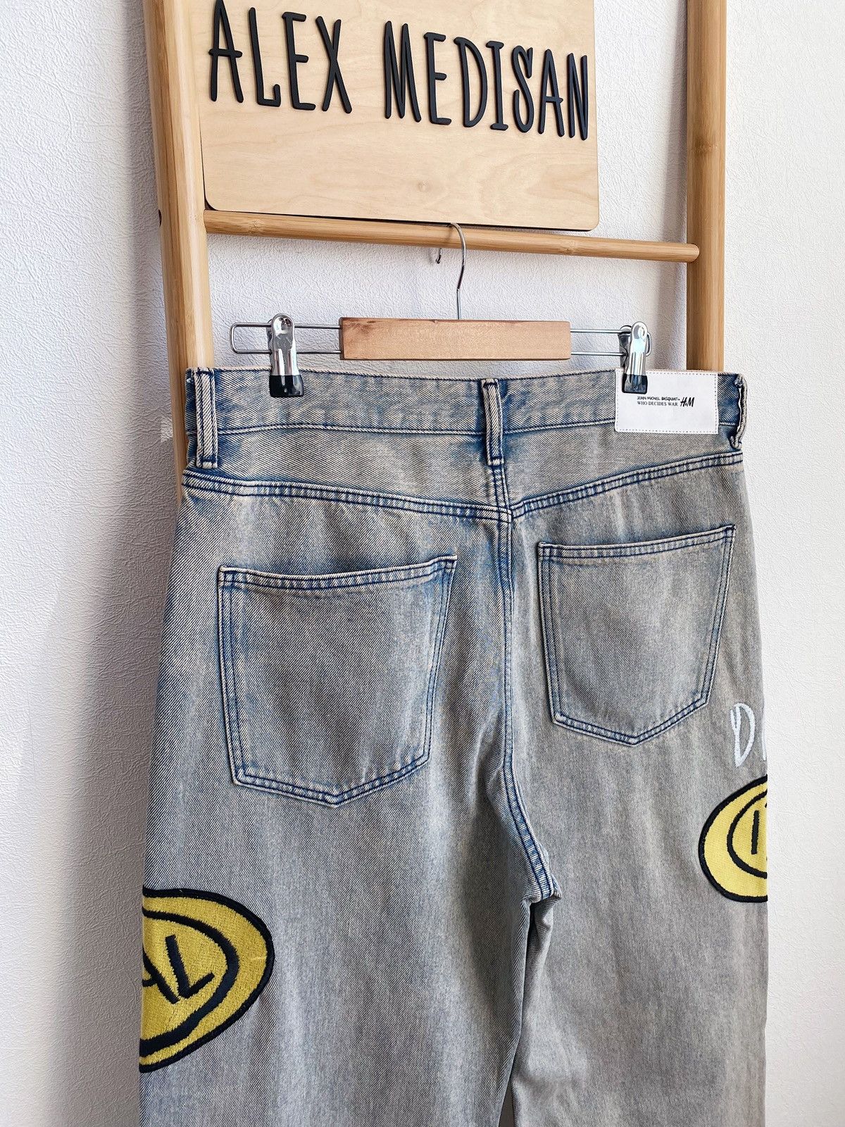 H&M × Jean-Michel Basquiat × Who Decides War Who Decides War bootcut loose jeans H&M x Basquiat x Ev&Tela Size US 34 / EU 50 - 17 Thumbnail