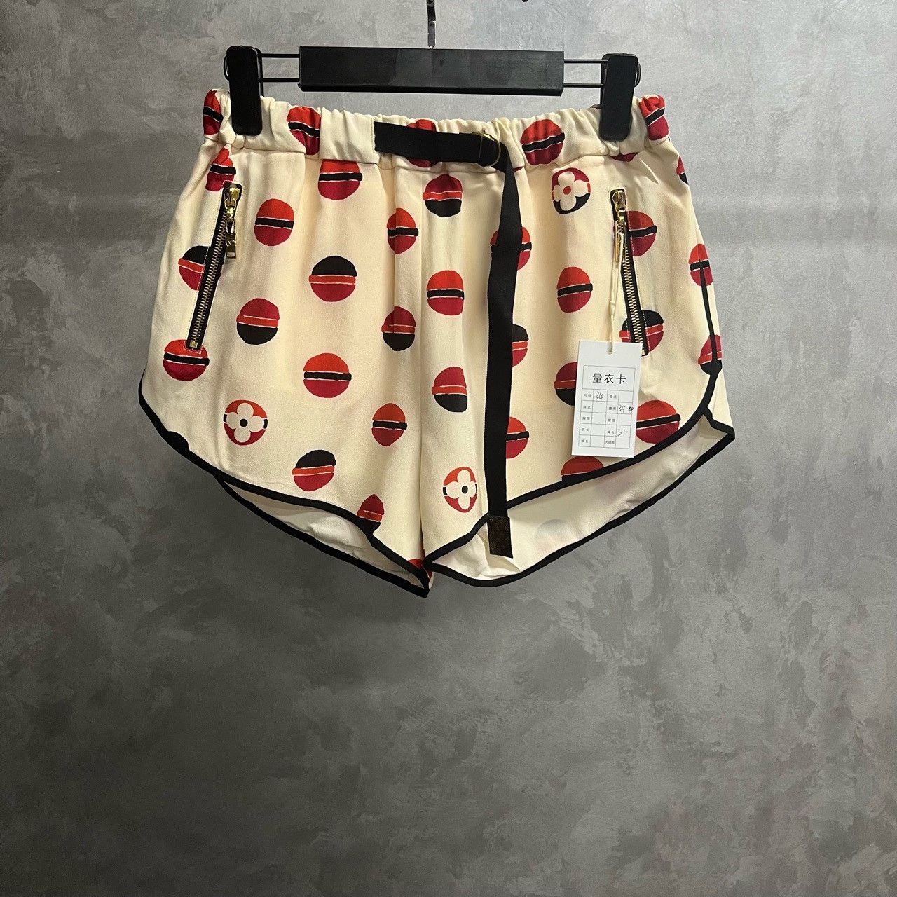 Louis Vuitton Louis Vuitton Pink Polka Dot Straight Shorts Size 34" / US 12 / IT 48 - 1 Thumbnail