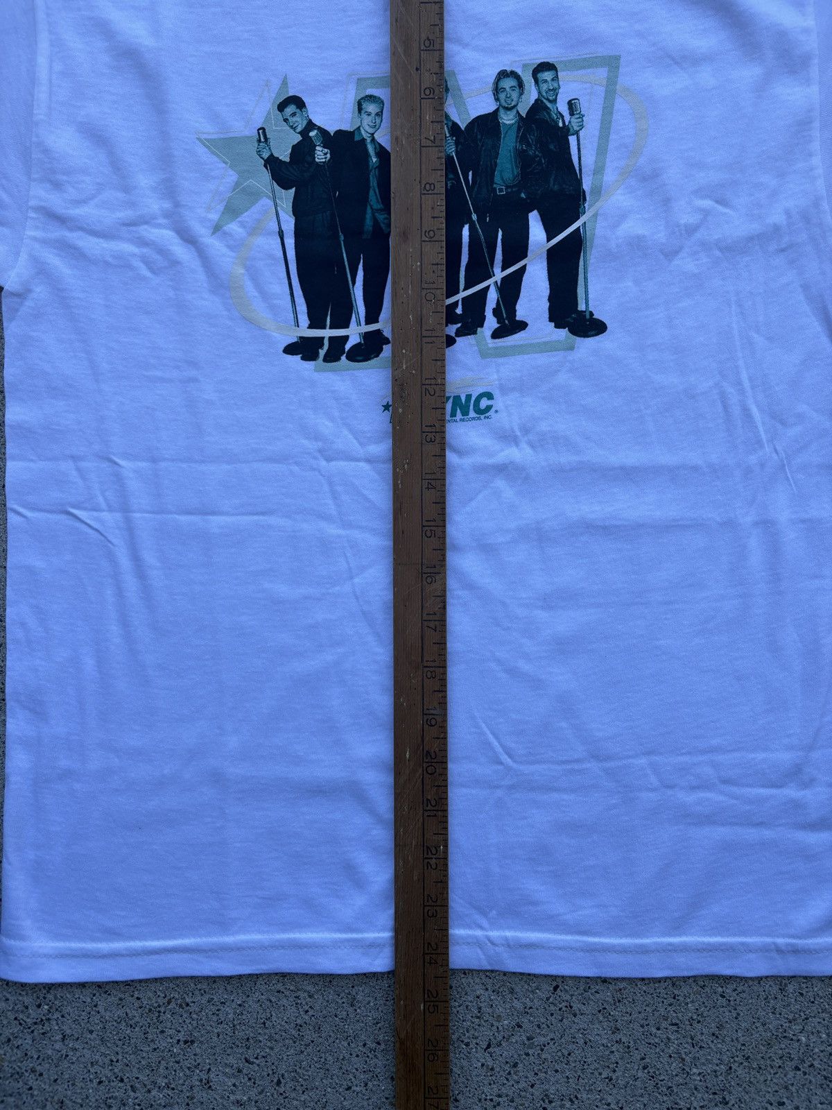 Tultex Vintage 1998 Winterland “NSYNC” Pop Band White Shirt Size L Size US L / EU 52-54 / 3 - 7 Thumbnail
