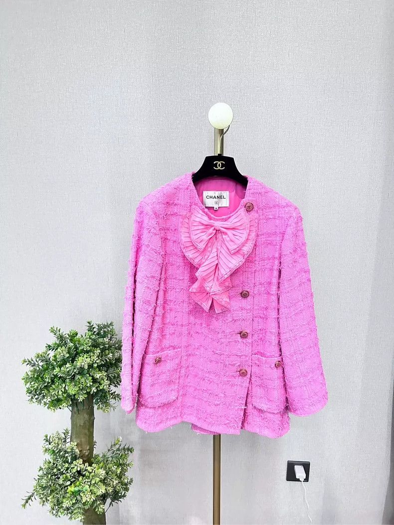 Chanel Chanel 23c early spring vacation pink round neck tweed loo Size XS / US 0-2 / IT 36-38 - 2 Thumbnail
