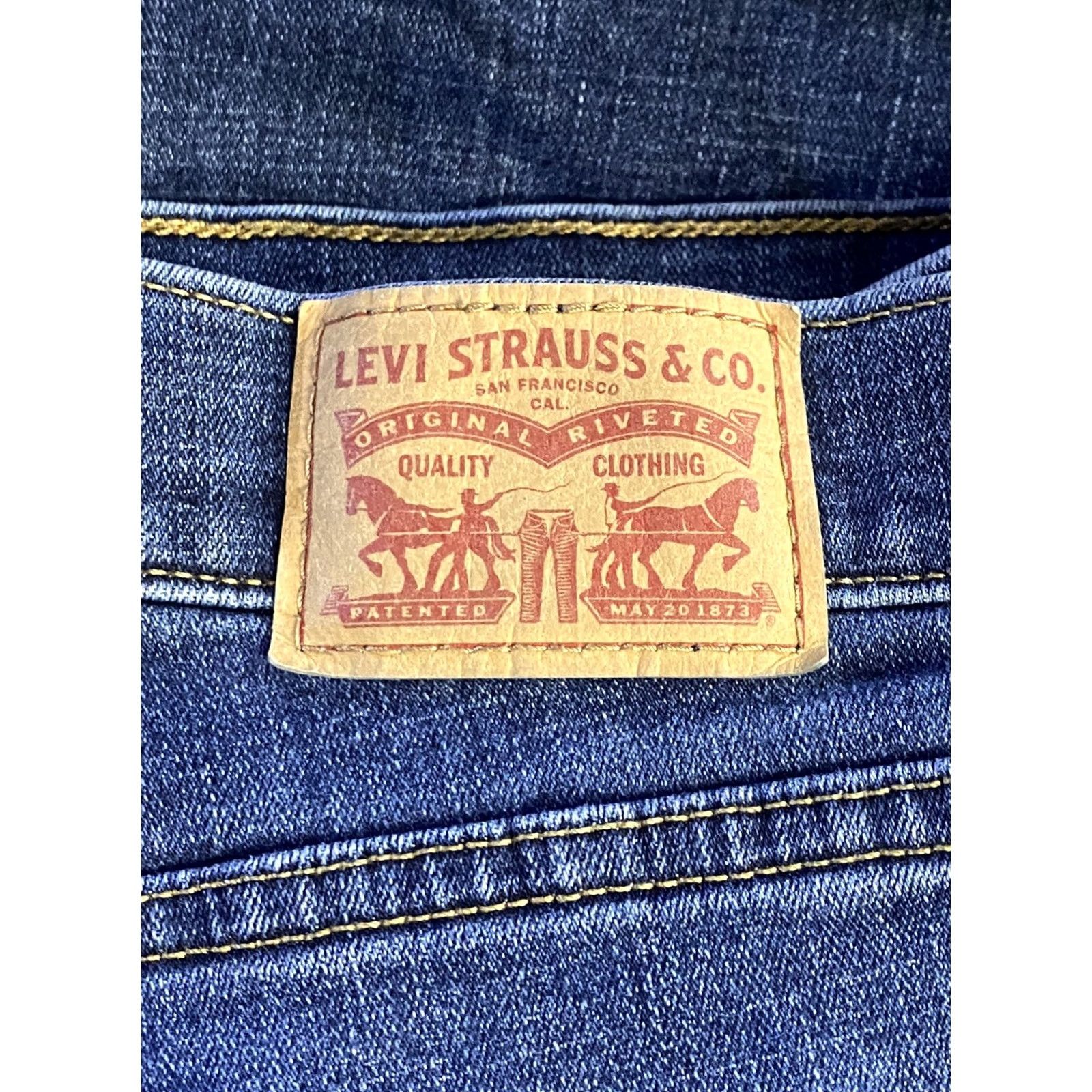Levi's VINTAGE none? No. Levi's Bermuda Jean Shorts Woman Blue Medium Wash 30? Size 30" / US 8 / IT 44 - 7 Thumbnail