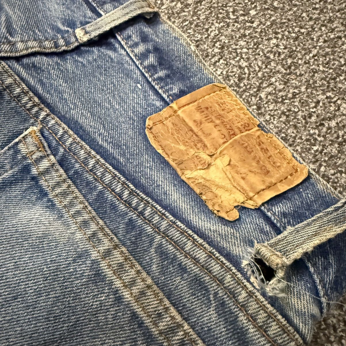Levi's Vintage Clothing Vintage Distressed USA Levis 501 Classic Straight Denim W35 Size US 35 - 9 Thumbnail