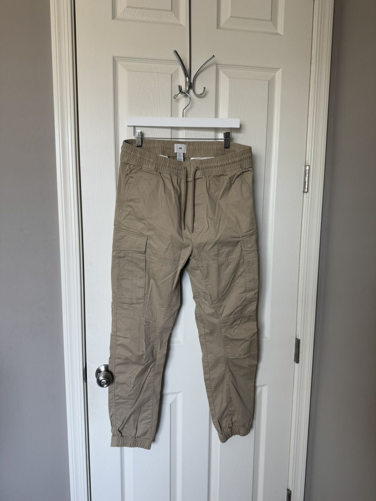 H&M Brand New H&M Khaki Cargos Size US 30 / EU 46 - 1 Thumbnail