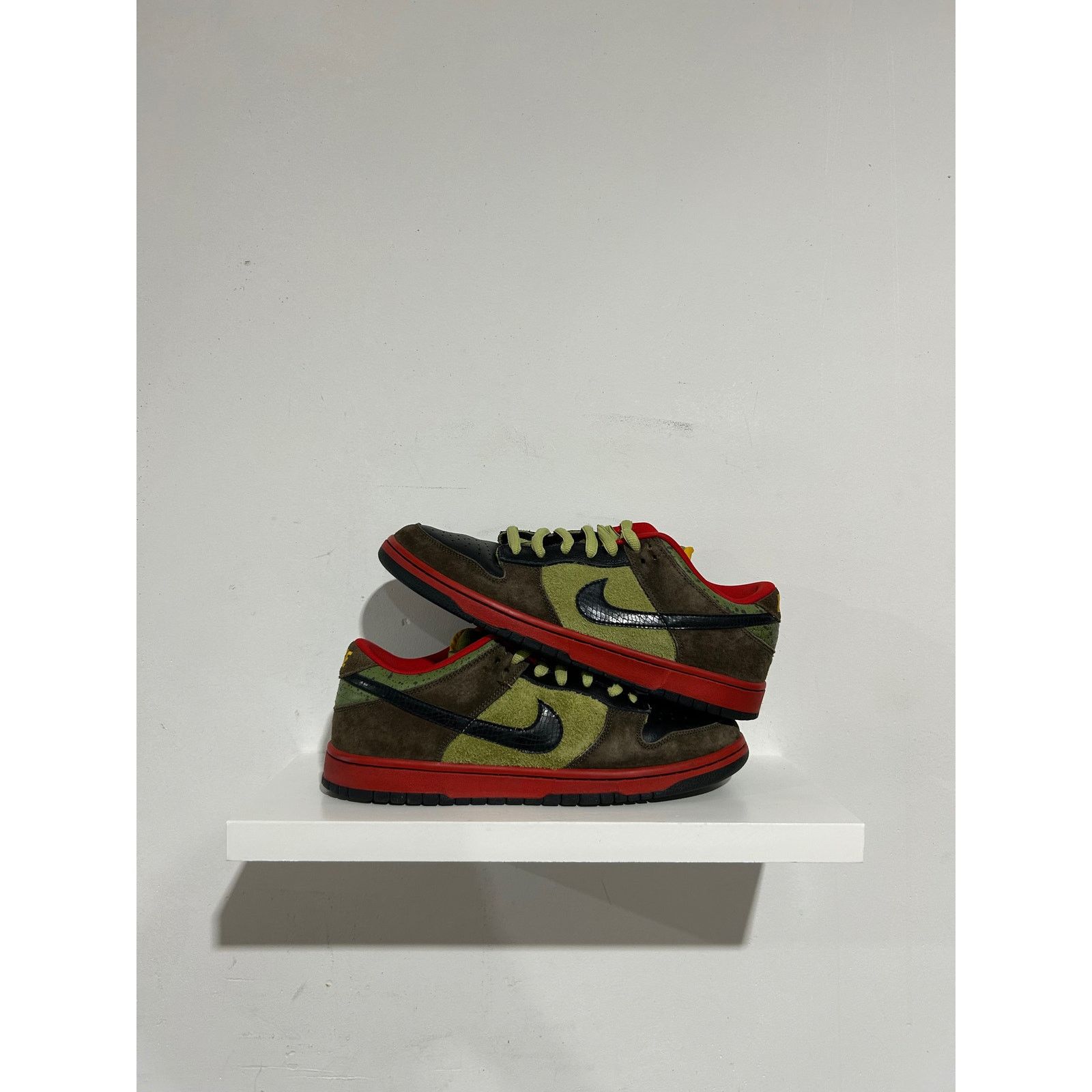 Nike NIKE SB DUNK LOW ASPARAGUS SIZE 11 Size US 11 / EU 44 - 1 Thumbnail