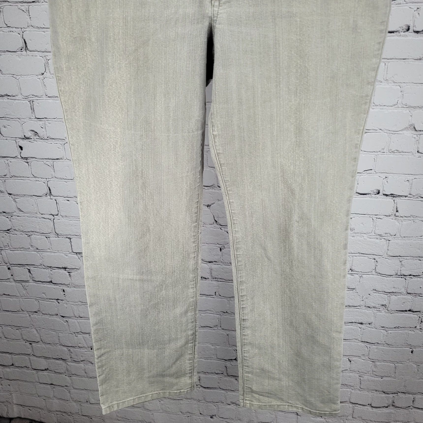 Vintage Chico's Jeans Slim Leg Mid Rise 3 US 16 Platinum Shimmer Ultimate Fit (36x29) Size 26" / US 2 / IT 38 - 6 Thumbnail