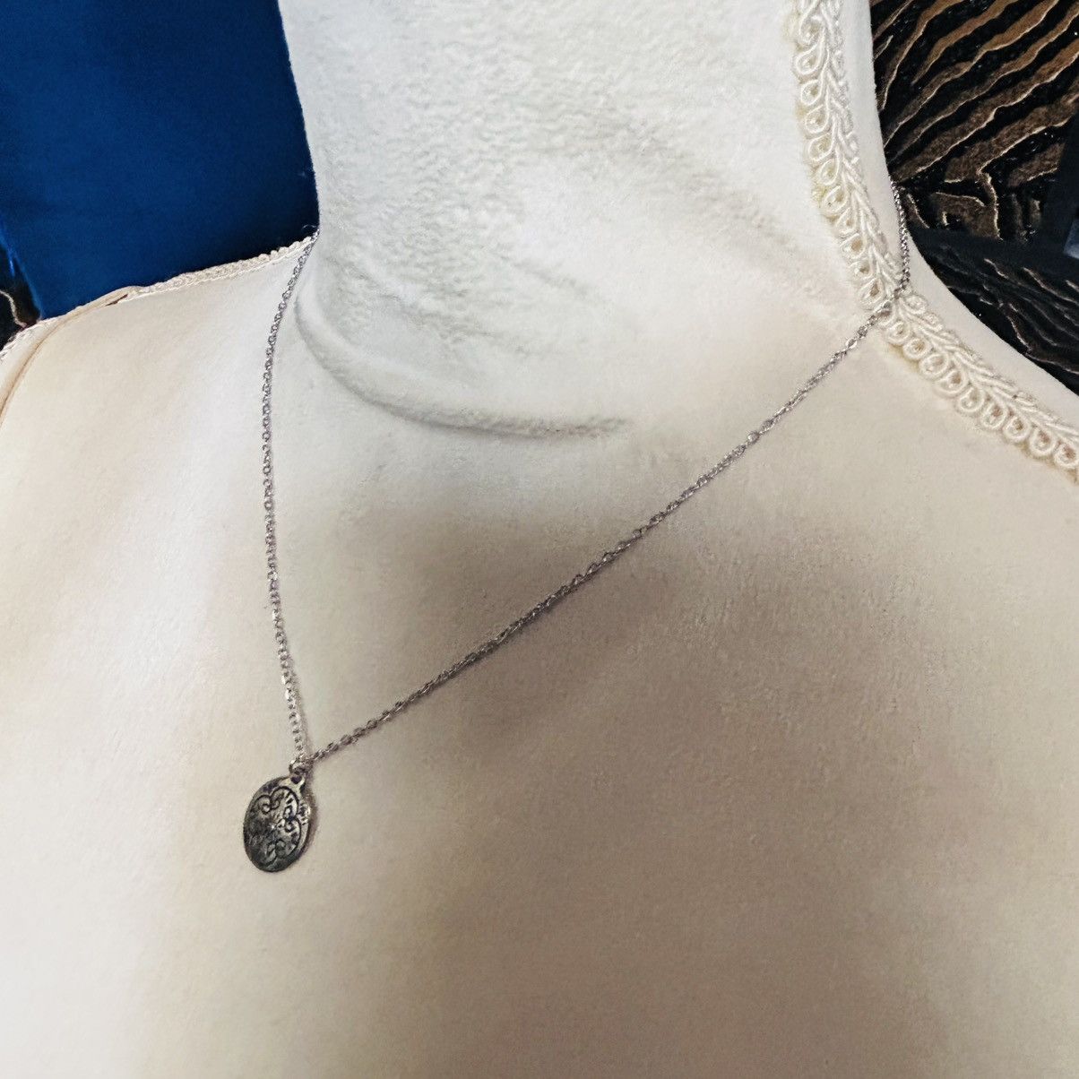 Handmade Handcrafted vintage etched medallion pendant necklace Size ONE SIZE - 4 Thumbnail