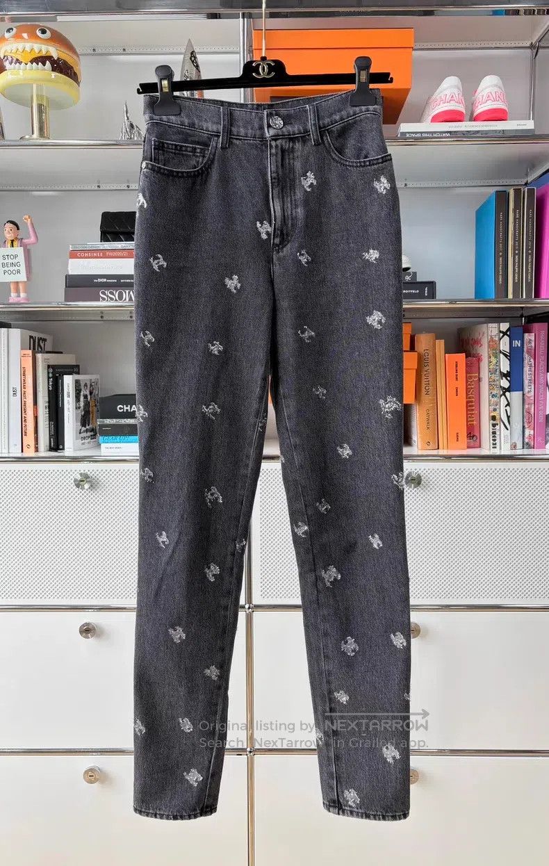 Chanel Black and gray shiny logo small foot jeans