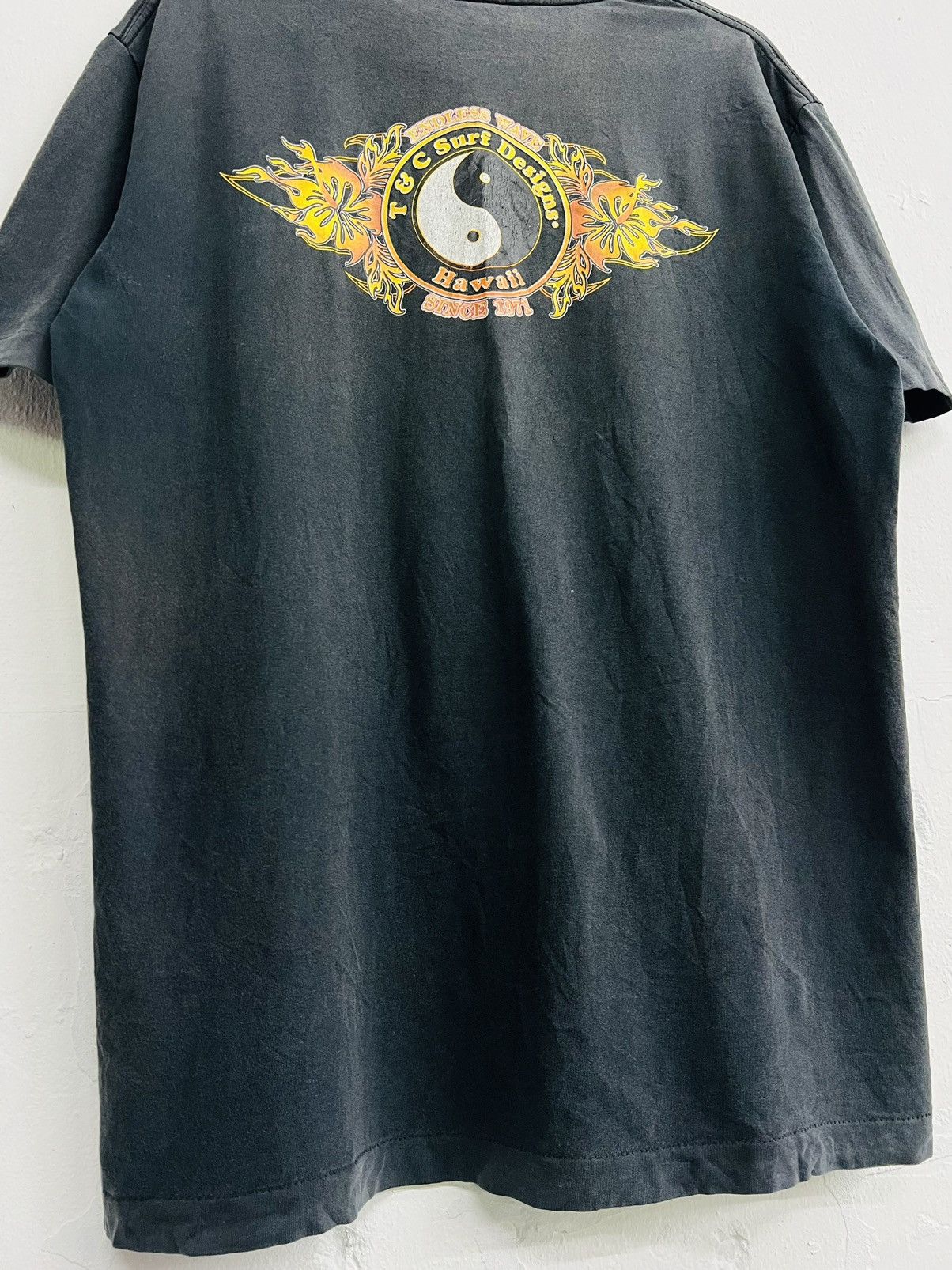 Vintage VINTAGE T&C SURF DESIGN HAWAII FLAME SPELL OUT TEE Size US L / EU 52-54 / 3 - 12 Thumbnail