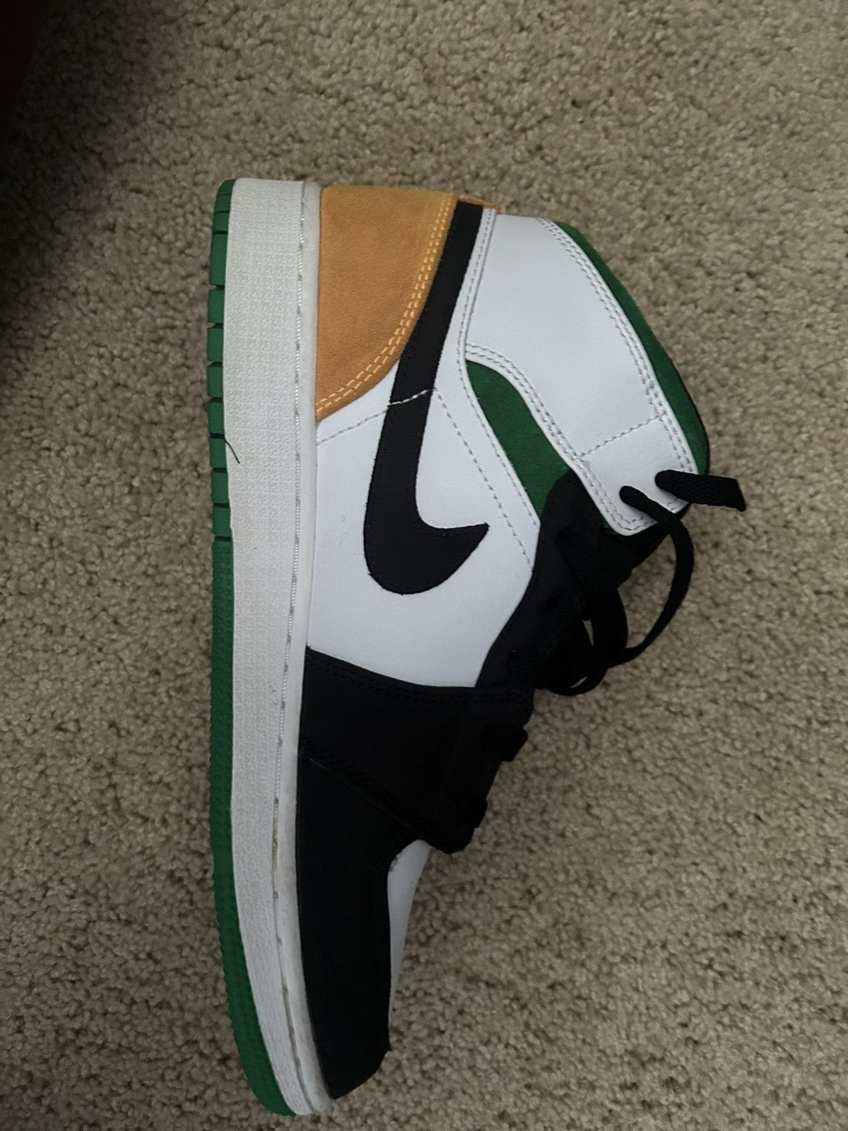 Jordan Brand Jordan 1 Mid - Oakland Size US 6.5 / EU 39-40 - 1 Thumbnail