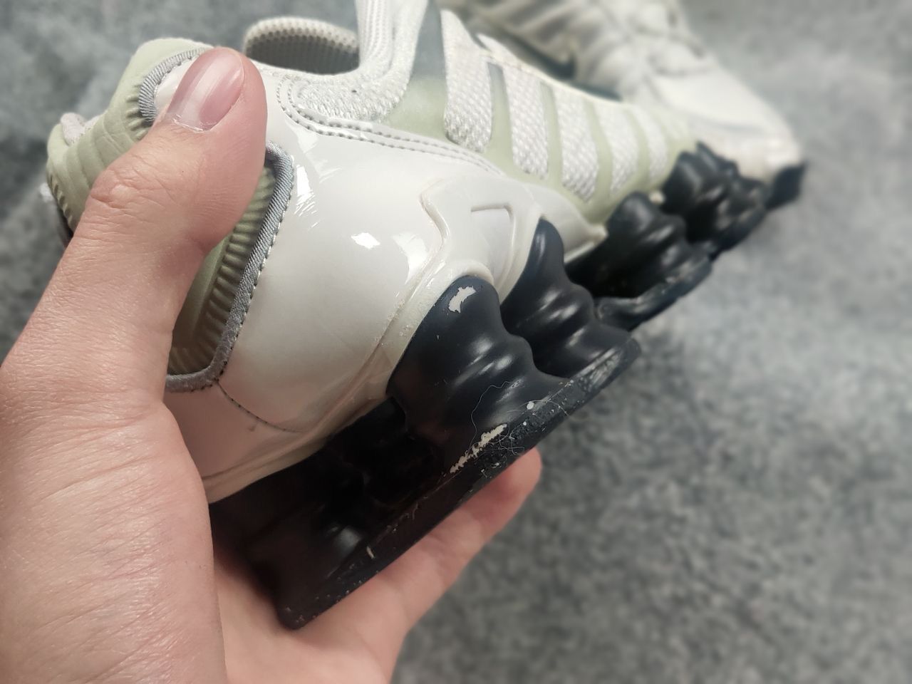Nike Nike Shox TL Light Bone Off Noir-Olive Sneakers Vintage Y2K Size US 7.5 / IT 37.5 - 24 Thumbnail