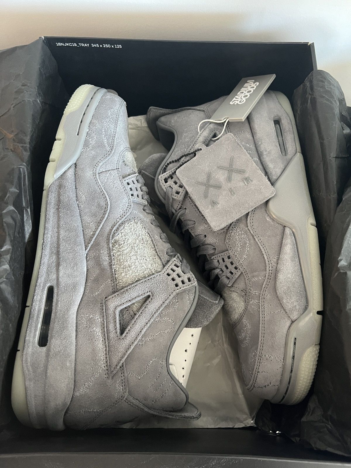 Kaws × Nike NIKE X KAWS JORDAN 4 RETRO Size US 11.5 / EU 44-45 - 2 Thumbnail