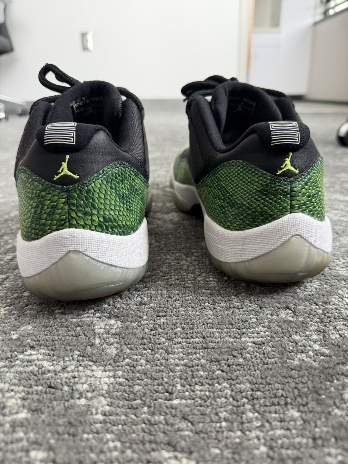 Nike Jordan 11 Low Green Snakeskin Size US 11 / EU 44 - 4 Thumbnail