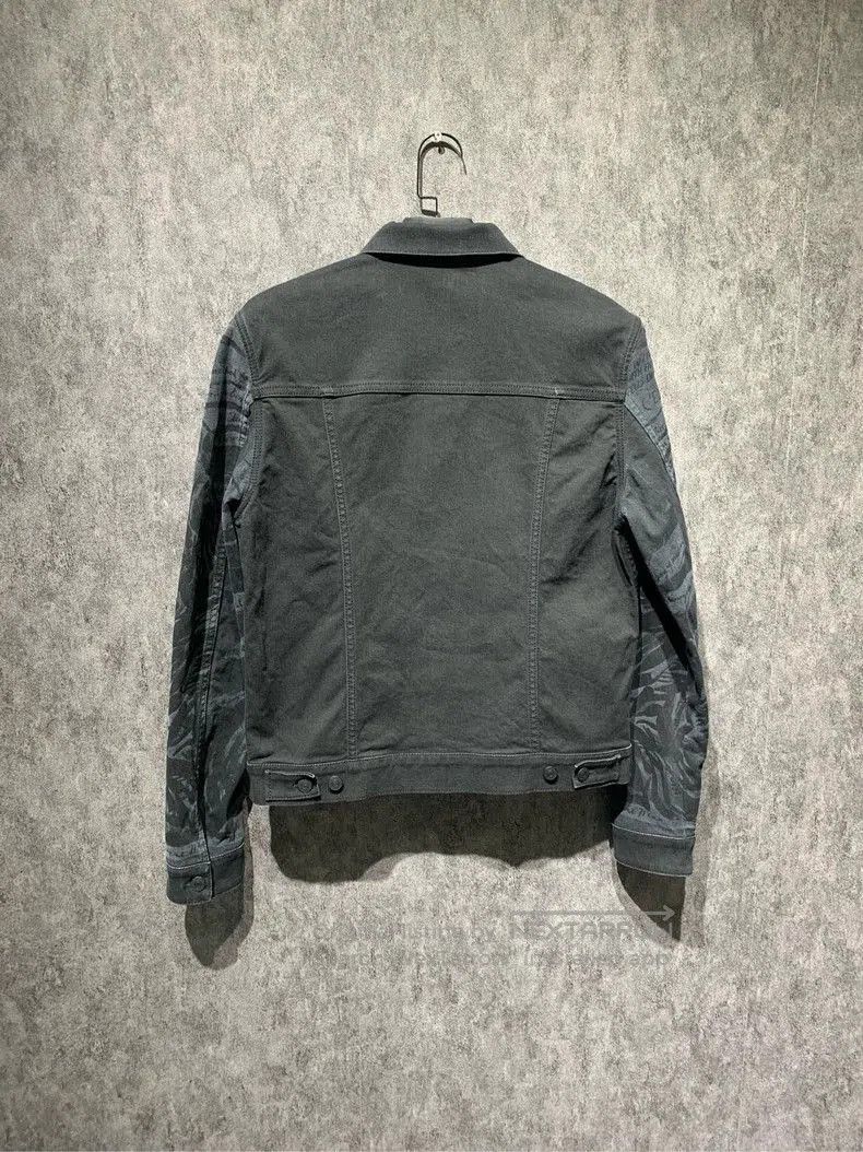 Dior Dior denim jacket with dark graffiti. Size US L / EU 52-54 / 3 - 2 Thumbnail