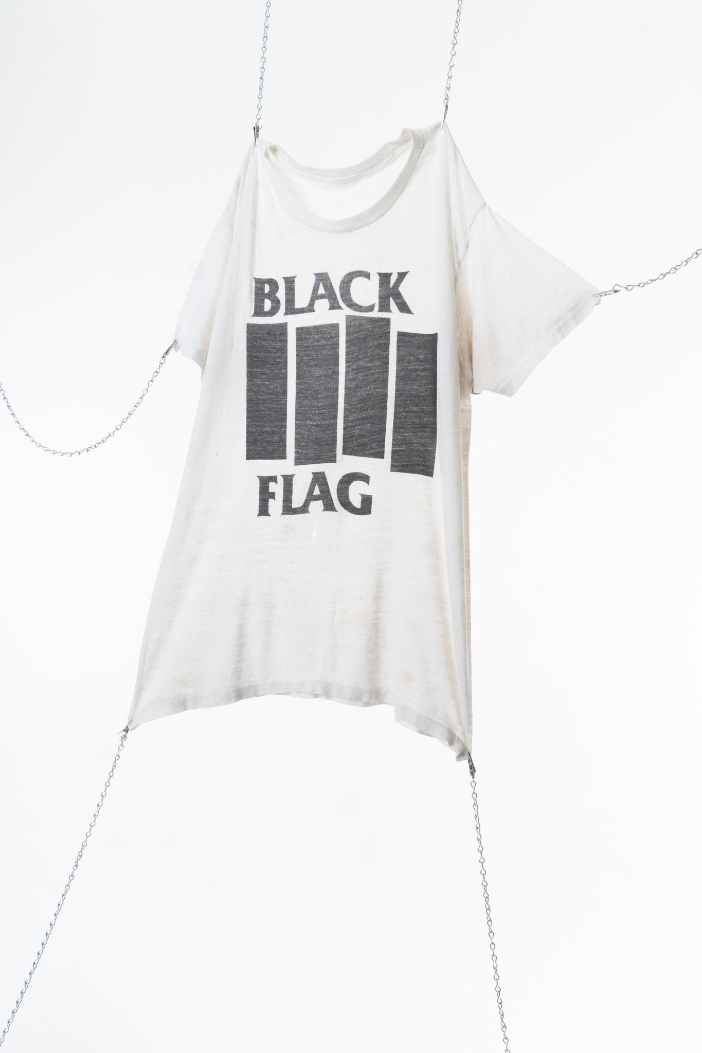 Vintage VINTAGE 1980s BLACK FLAG THRASHED BARS T-SHIRT Size US L / EU 52-54 / 3 - 8 Thumbnail