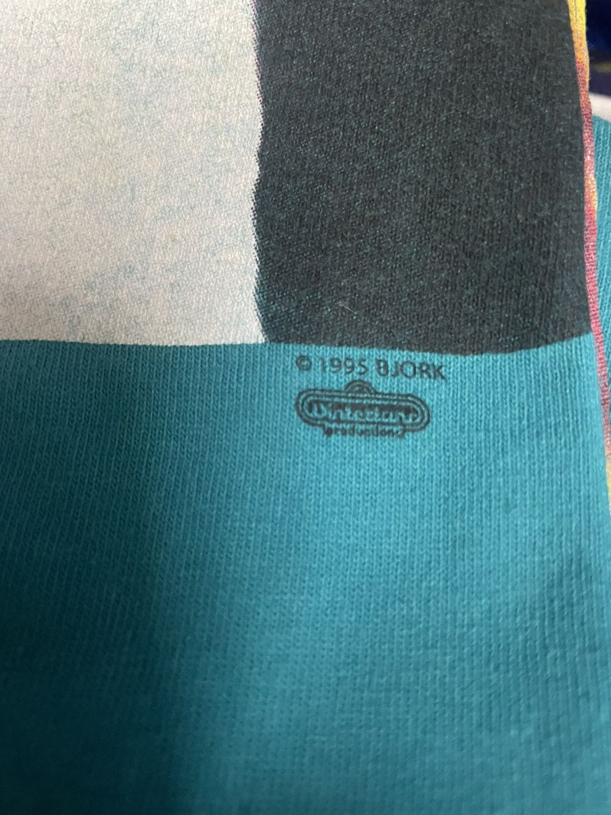 Band Tees × Vintage Vintage 90s Bjork “Post” World Tour 1995 Tshirt Size US L / EU 52-54 / 3 - 11 Thumbnail