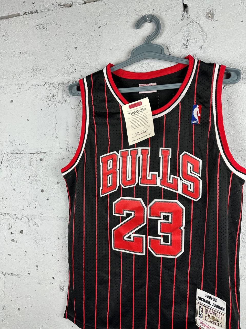 Mitchell & Ness × NBA Authentic Micheal Jordan Jersey Bulls 95-96 Mitchell&ness Size US M / EU 48-50 / 2 - 3 Thumbnail