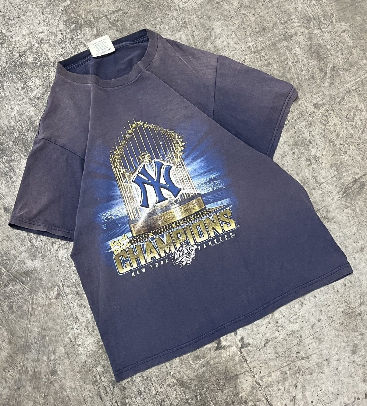 Vintage NY Yankees vintage 90s tee shirt perfectly sun faded rare Size US M / EU 48-50 / 2 - 1 Thumbnail