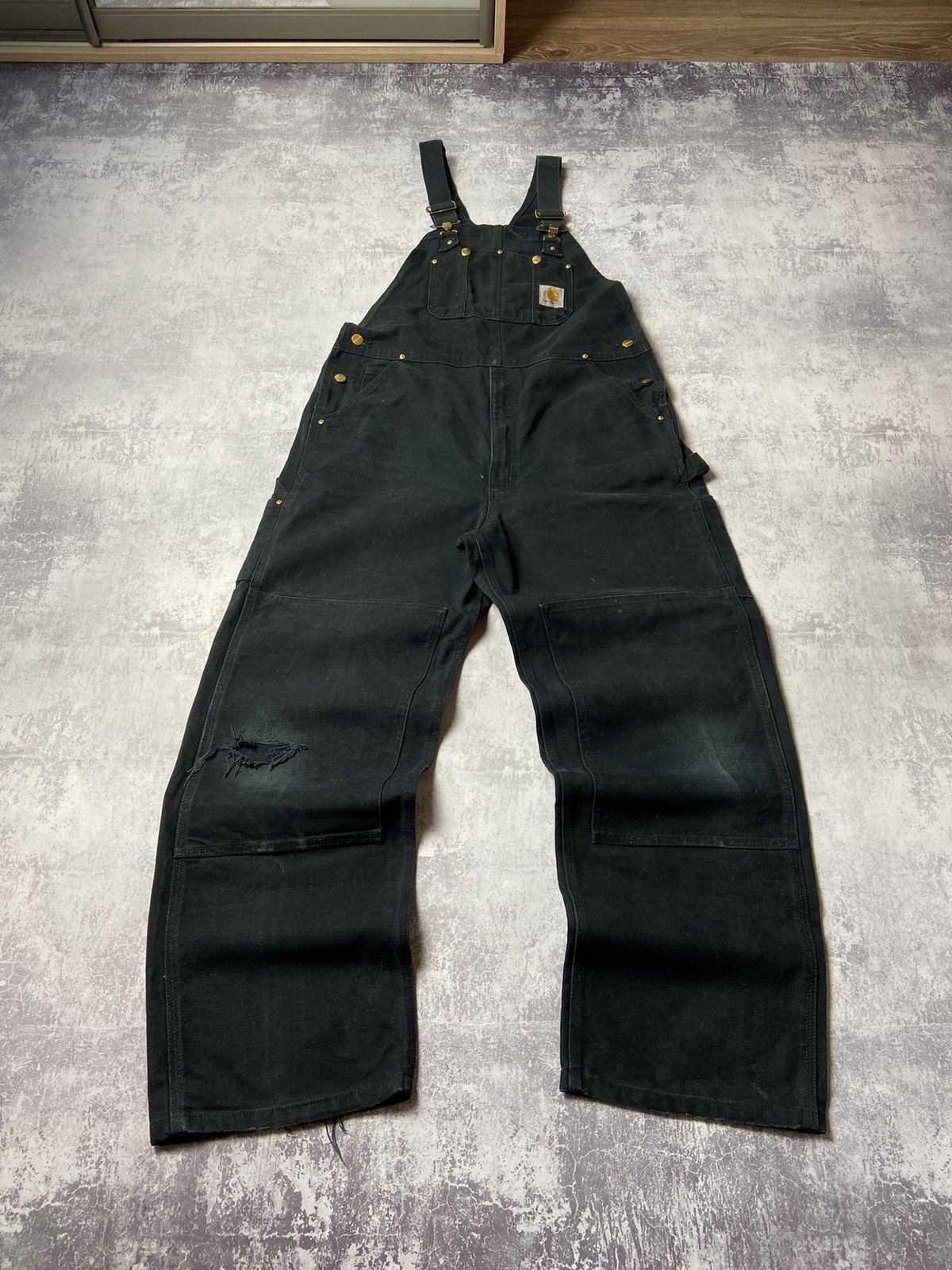 Carhartt distressed double top knee bib overalls