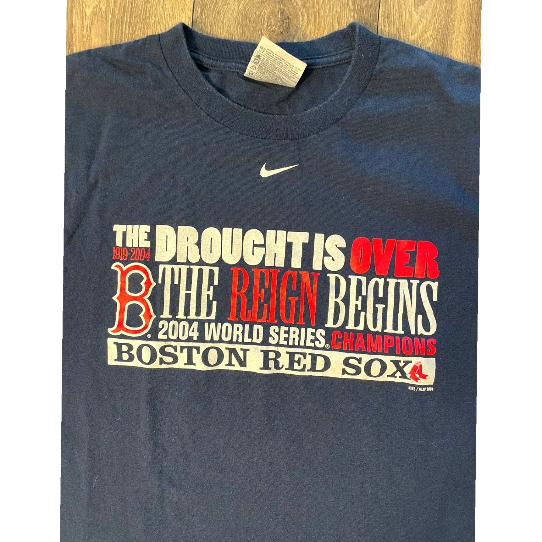 Nike VINTAGE Boston Red Sox Nike Center Swoosh World Series T-Shirt L Large Blue Men Shirt 2004 Size US L / EU 52-54 / 3 - 2 Thumbnail