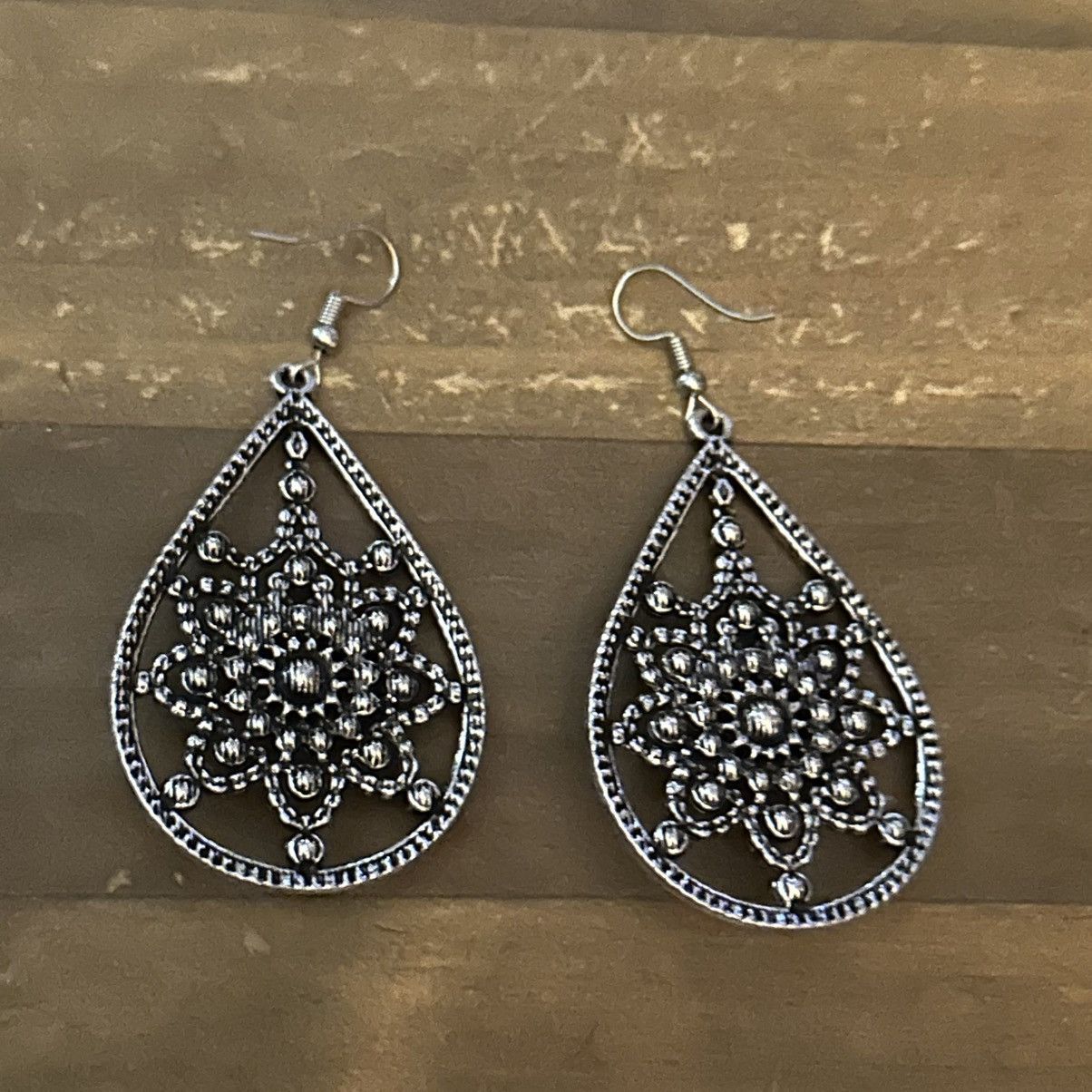 Other Large silver filigree black cabochon stone teardrop earrings Size ONE SIZE - 4 Thumbnail